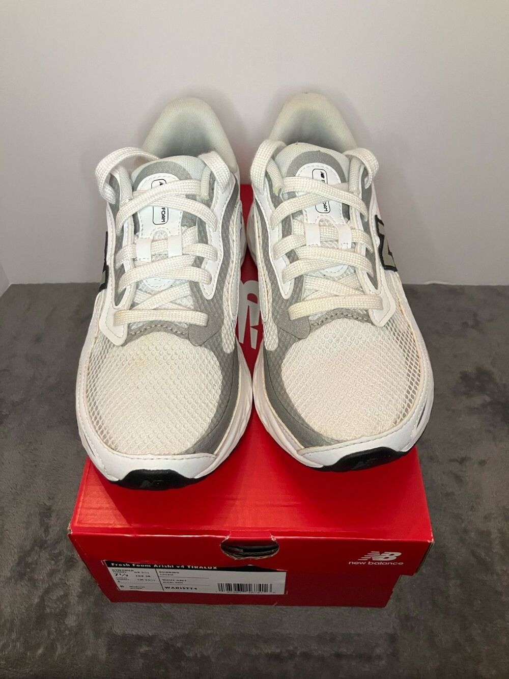 Size 7 1/2 New Balance Women's Running Shoes White And Gray